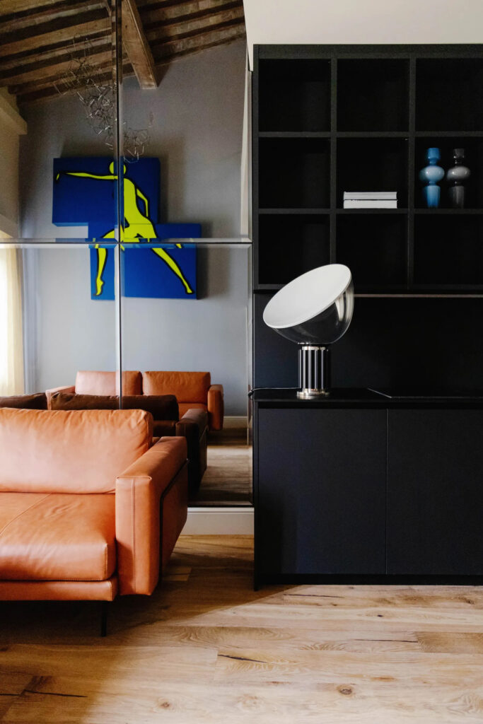 R15: appartamento a Firenze, interni contemporanei con influenze pop