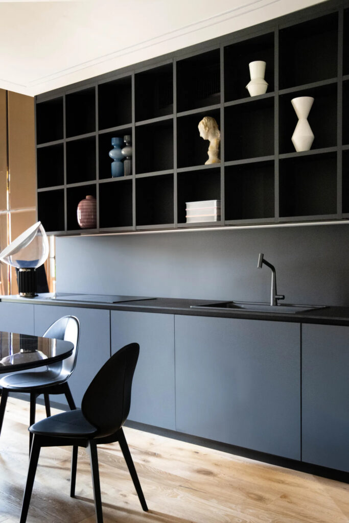 R15: appartamento a Firenze, interni contemporanei con influenze pop