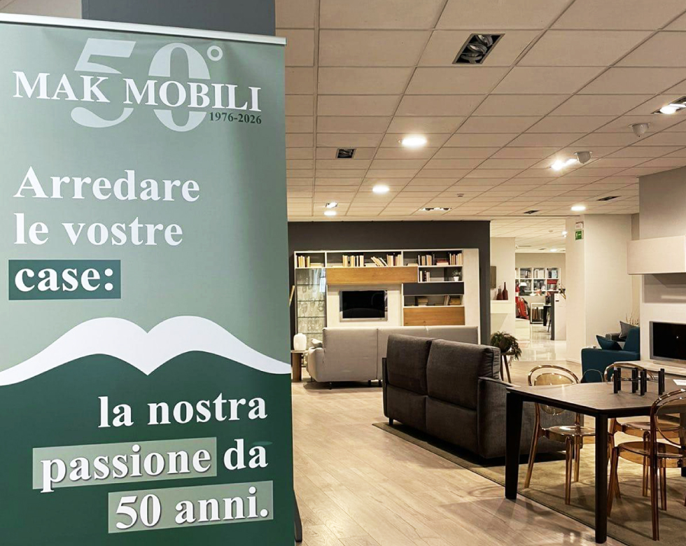 Interno dello showroom Mak Mobili a Firenze, 1000 metri quadri di esposizione